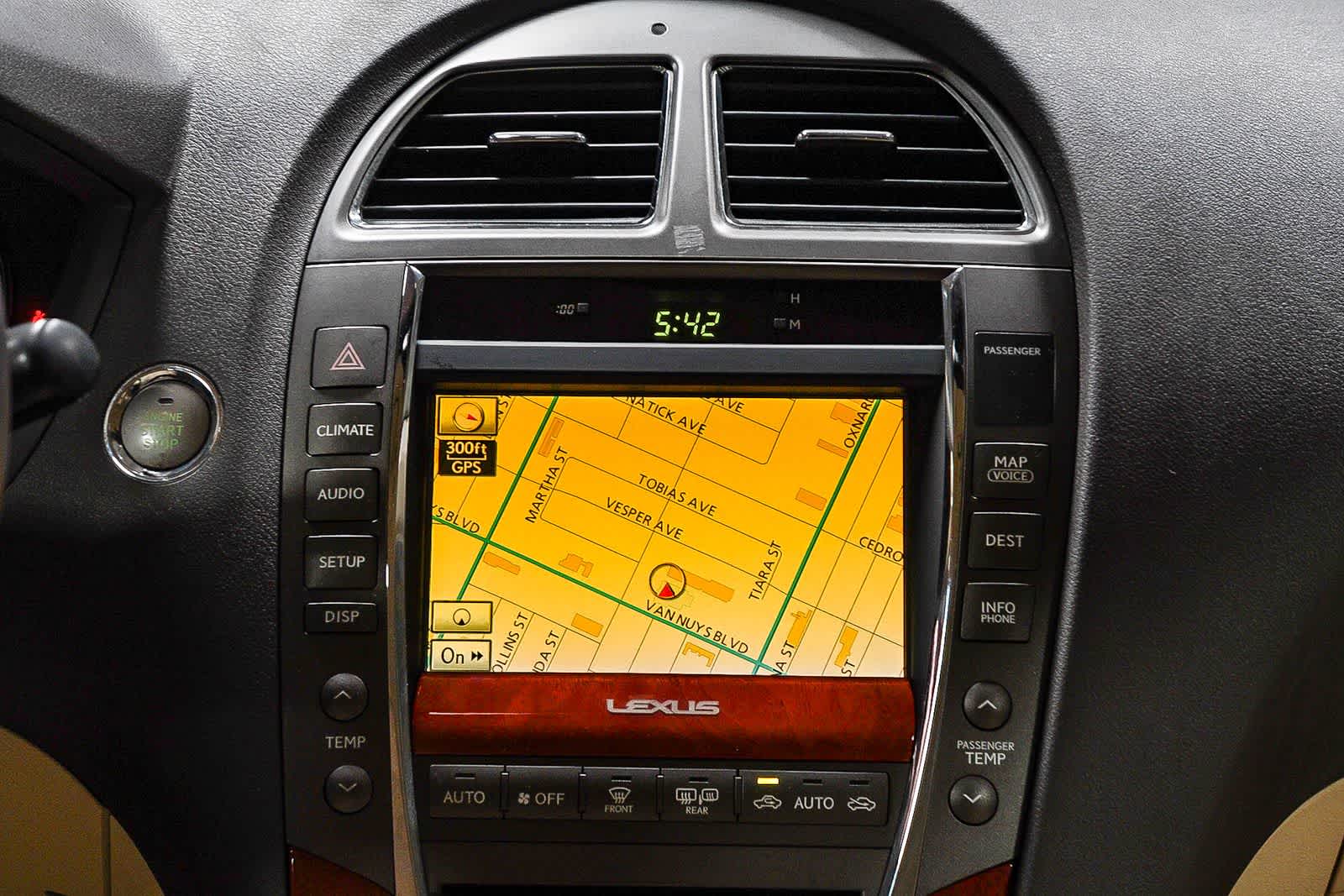 Thumbnail: 2010 Lexus ES - 14