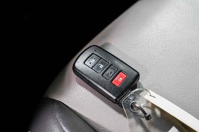 Thumbnail: 2015 Toyota RAV4 - 29