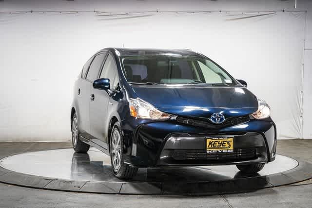 Thumbnail: 2017 Toyota Prius v - 6