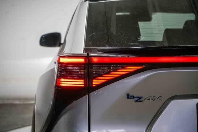 Thumbnail: 2025 Toyota bZ4X - 10