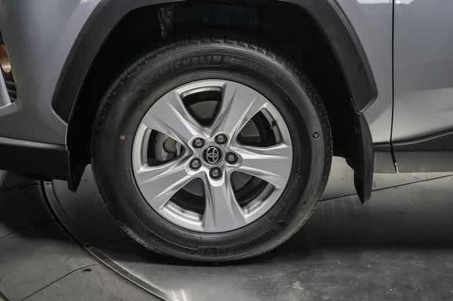 Thumbnail: 2021 Toyota RAV4 - 9