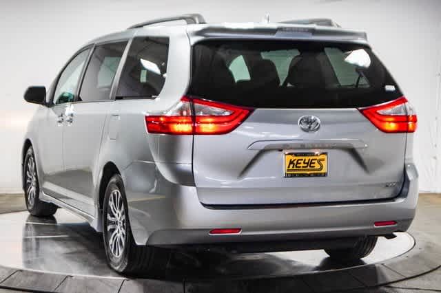 2019 Toyota Sienna XLE 4