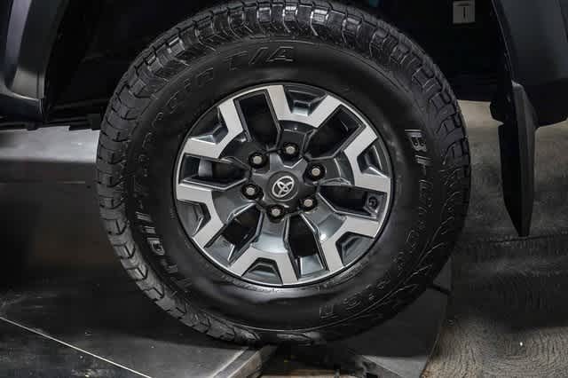 Thumbnail: 2018 Toyota Tacoma - 11