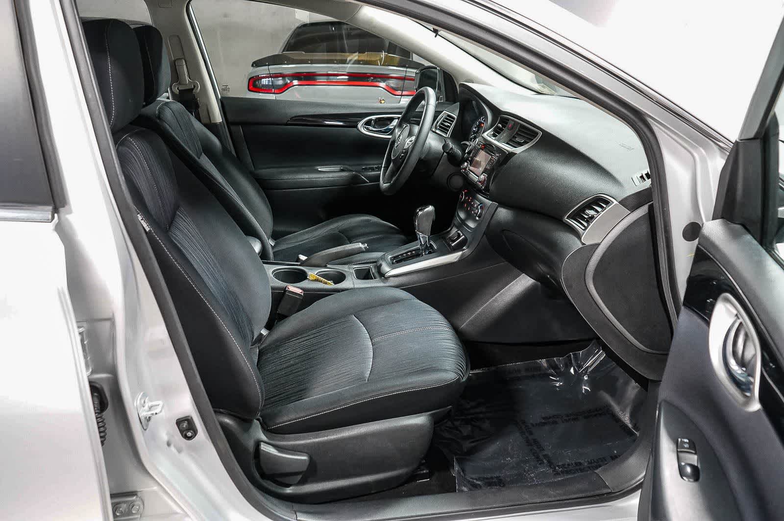 Thumbnail: 2016 Nissan Sentra - 16
