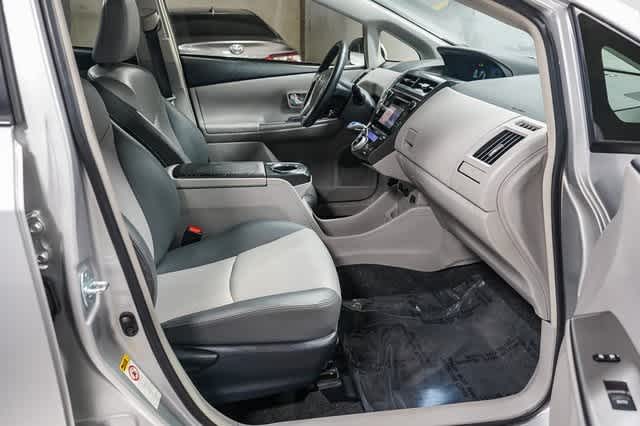 Thumbnail: 2015 Toyota Prius v - 16