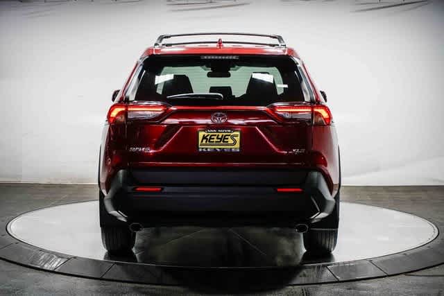 Thumbnail: 2021 Toyota RAV4 - 3