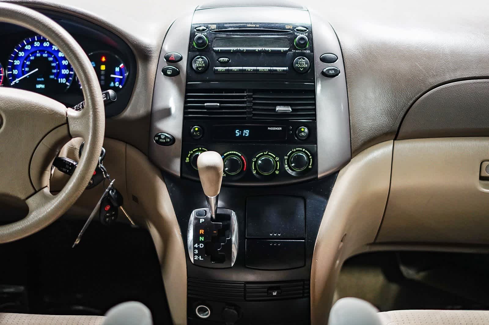 Thumbnail: 2010 Toyota Sienna - 12