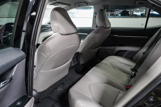 2019 Toyota Camry XSE 19