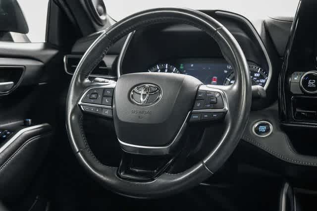 Thumbnail: 2021 Toyota Highlander - 16