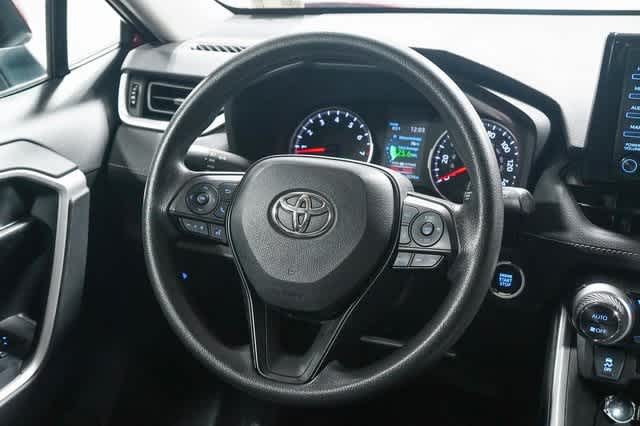2022 Toyota RAV4 XLE 16