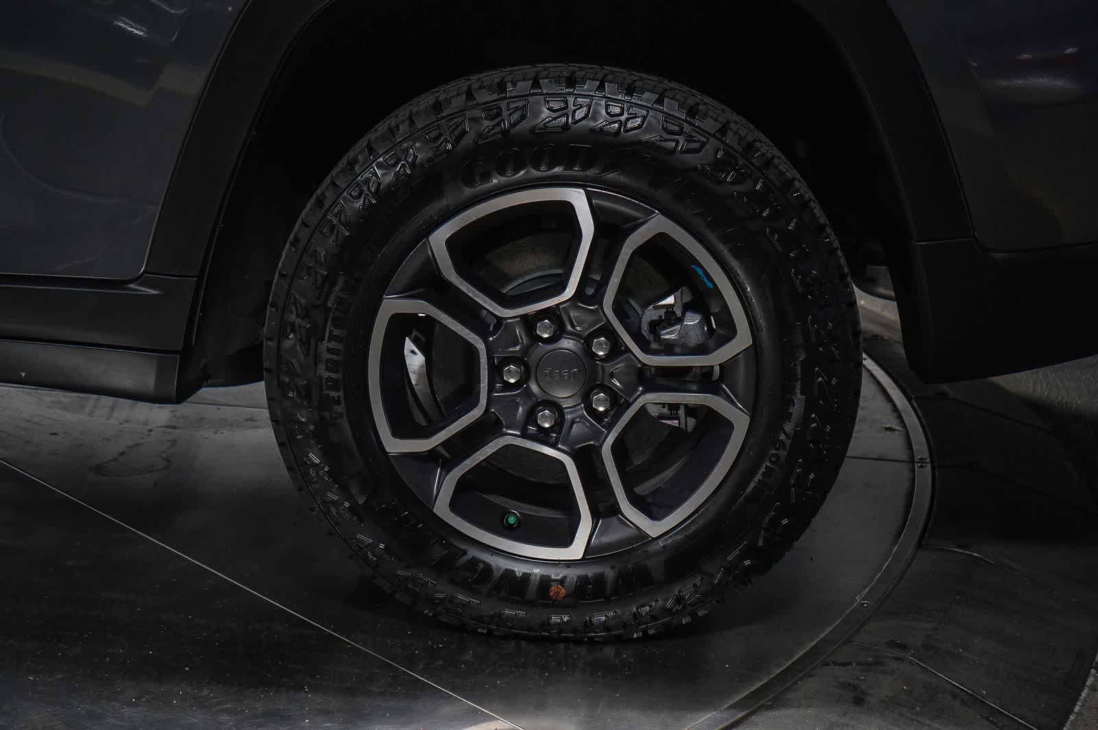 Thumbnail: 2023 Jeep Grand Cherokee - 10