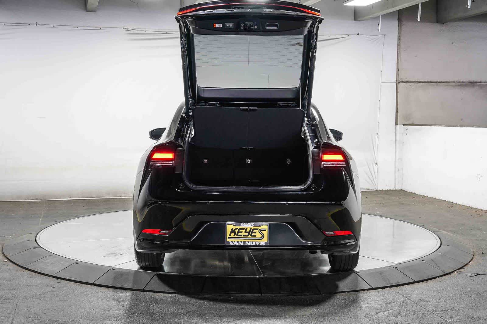 Thumbnail: 2023 Toyota Prius - 28