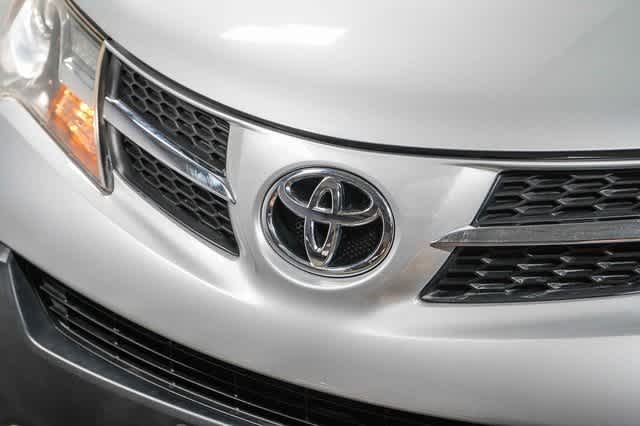 Thumbnail: 2015 Toyota RAV4 - 8