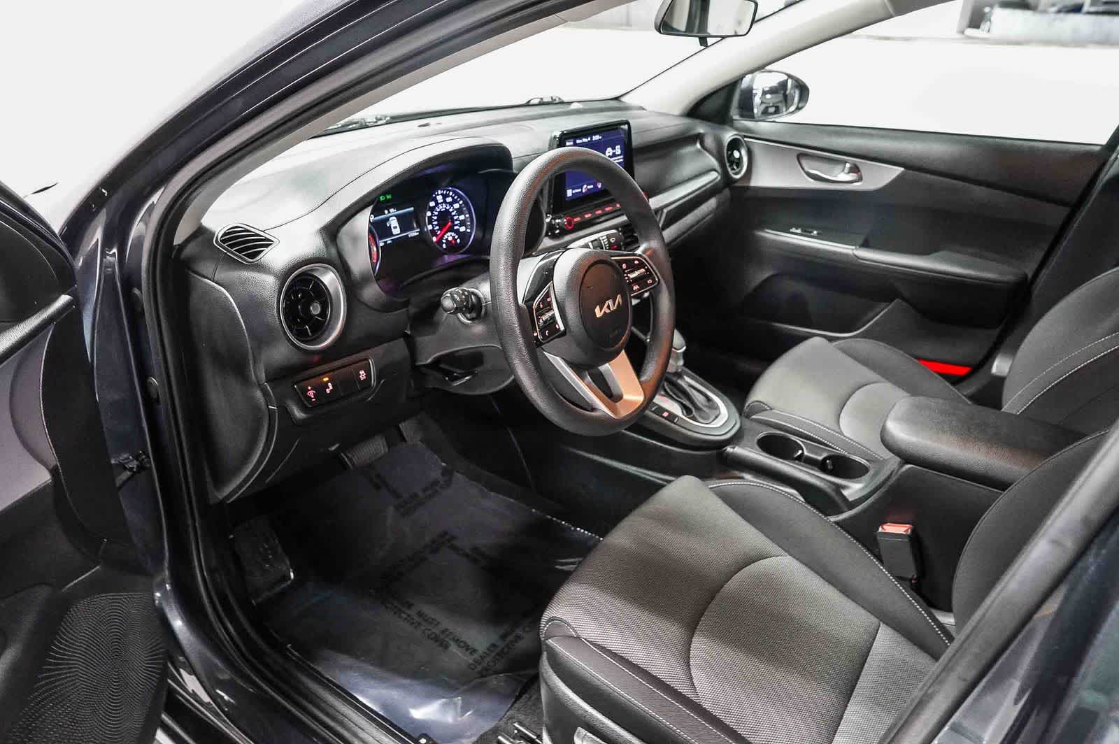 Thumbnail: 2023 Kia Forte - 17