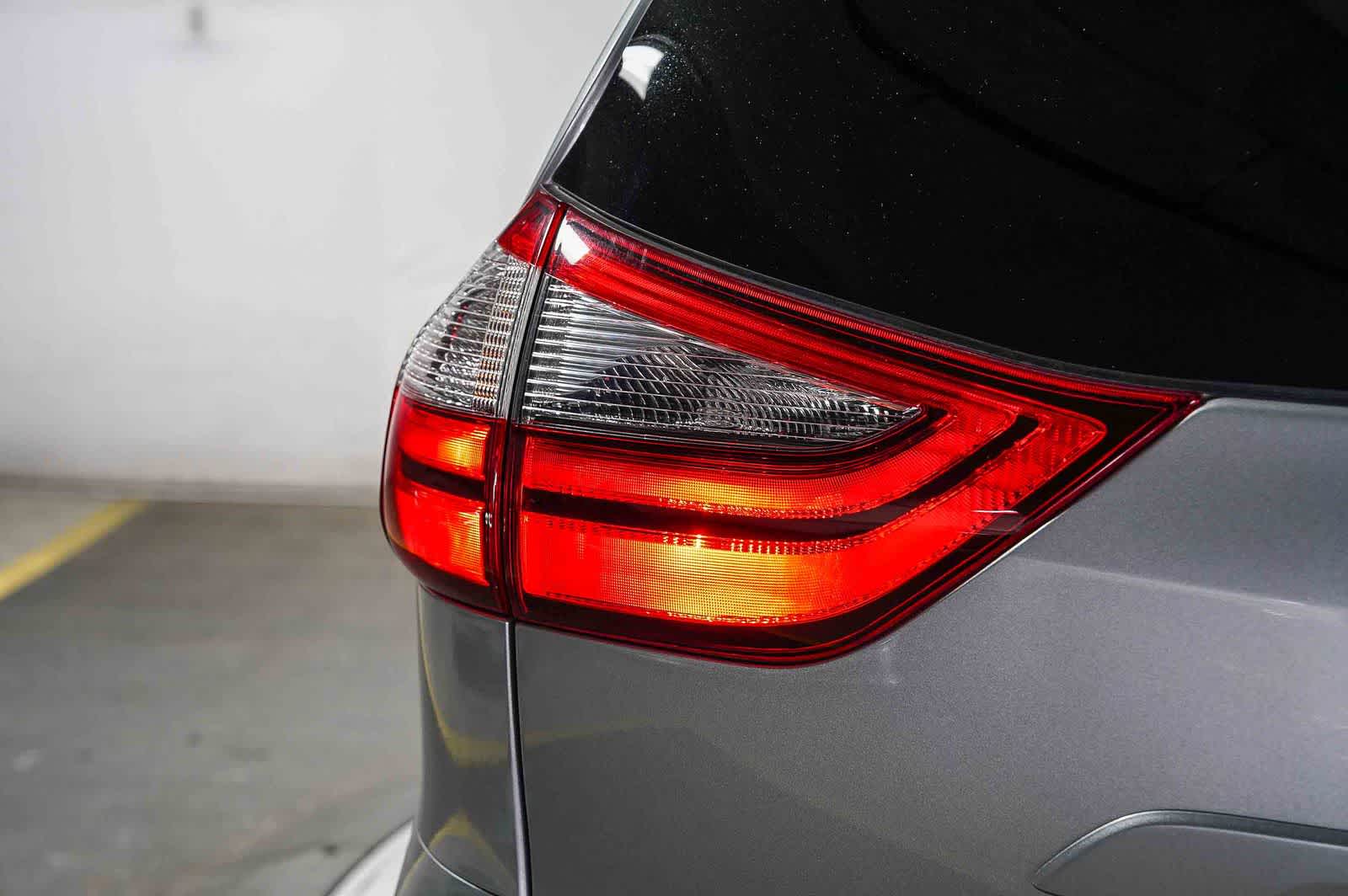 Thumbnail: 2020 Toyota Sienna - 11