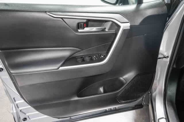 Thumbnail: 2021 Toyota RAV4 - 21