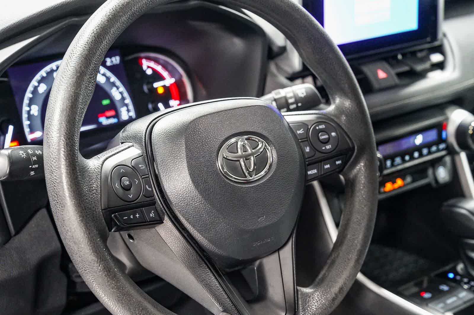 Thumbnail: 2023 Toyota RAV4 - 21