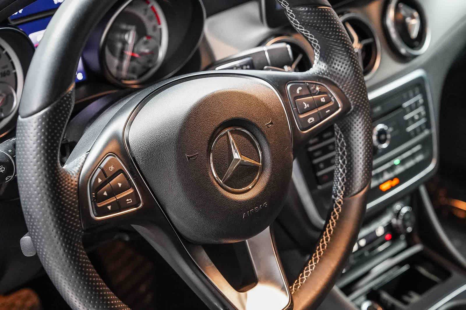 Thumbnail: 2016 Mercedes-Benz GLA - 20