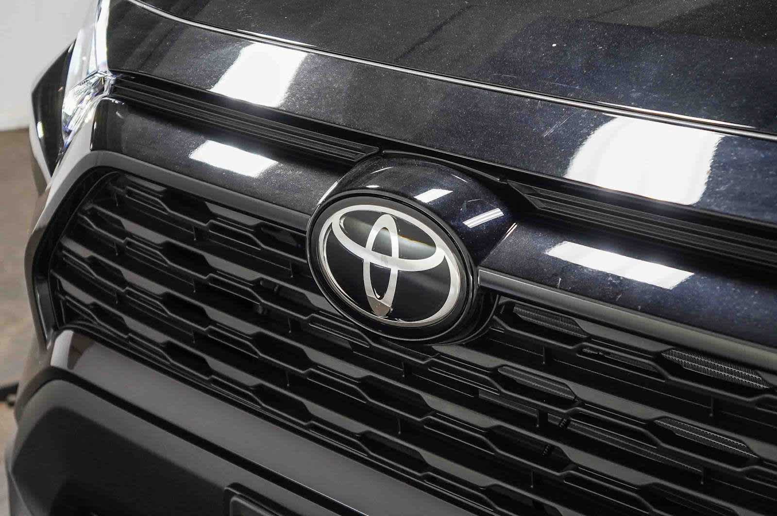 Thumbnail: 2025 Toyota RAV4 - 9