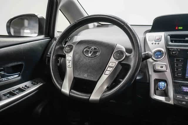 Thumbnail: 2017 Toyota Prius v - 15
