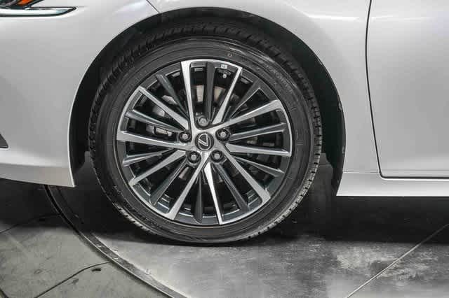Thumbnail: 2022 Lexus ES - 9