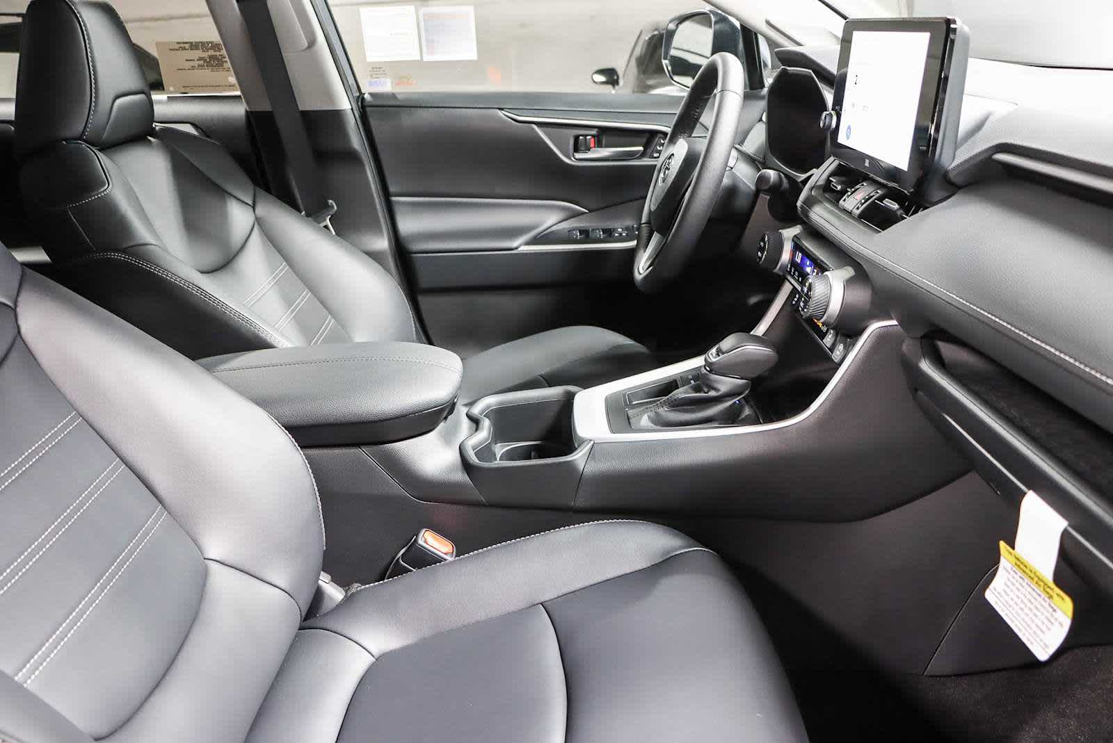 Thumbnail: 2025 Toyota RAV4 - 19