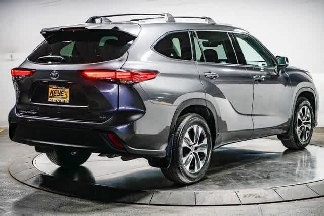 Thumbnail: 2022 Toyota Highlander - 5