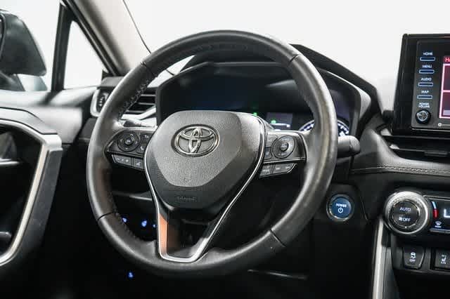 2021 Toyota RAV4 XLE 16
