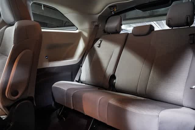 2024 Toyota Sienna LE 19