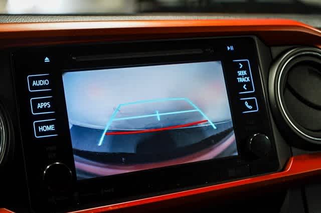 Thumbnail: 2018 Toyota Tacoma - 25