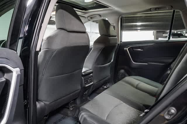 2021 Toyota RAV4 XLE 20