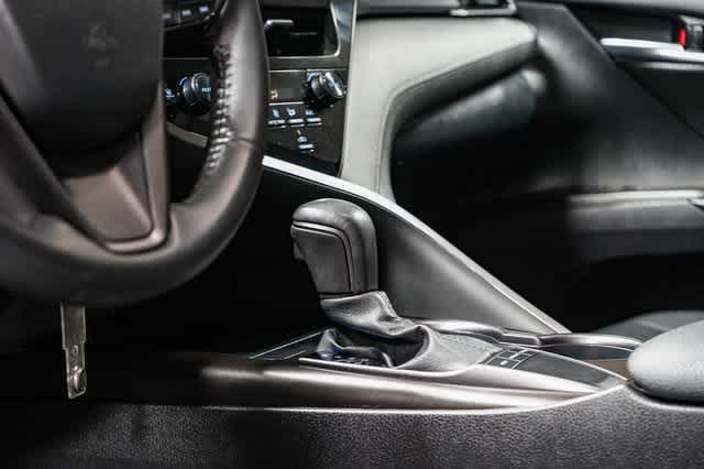 2022 Toyota Camry SE 24