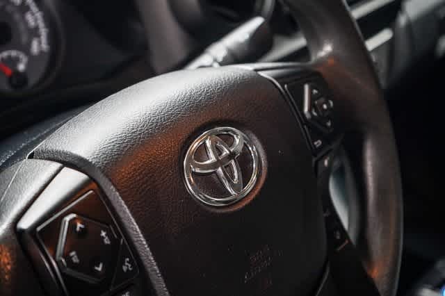 Thumbnail: 2021 Toyota Tacoma - 21