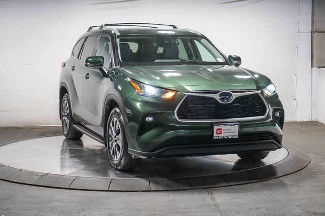 Thumbnail: 2023 Toyota Highlander - 6