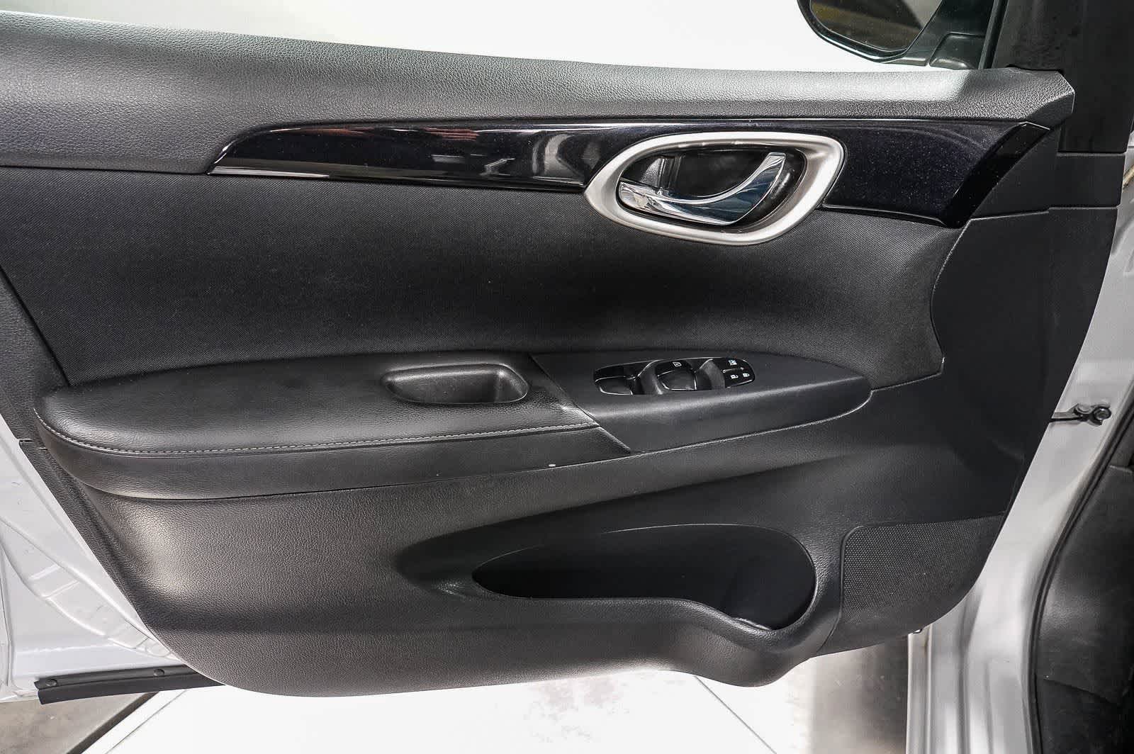 Thumbnail: 2016 Nissan Sentra - 21