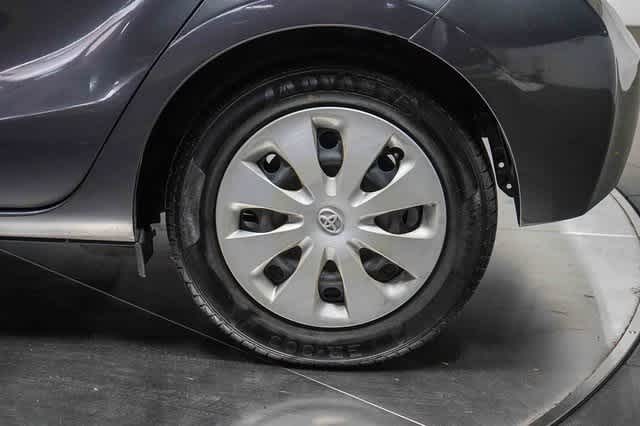 Thumbnail: 2012 Toyota Prius c - 10