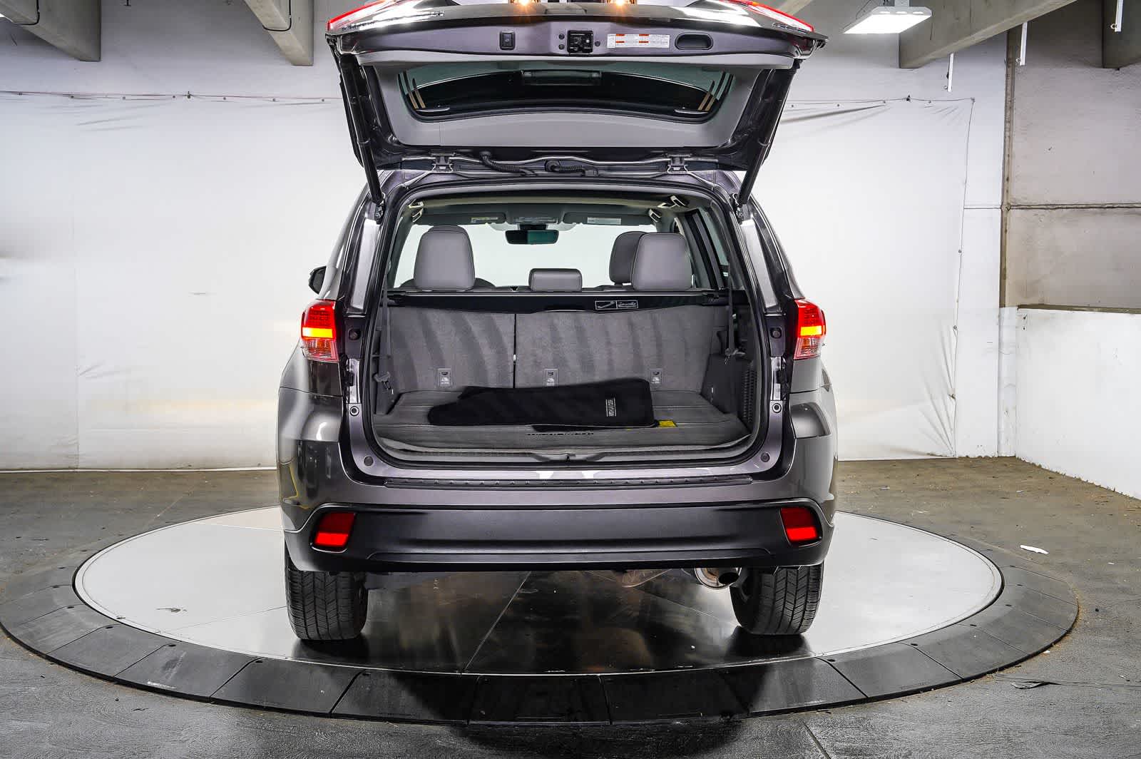 Thumbnail: 2019 Toyota Highlander - 27