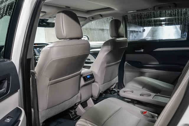 Thumbnail: 2019 Toyota Highlander - 19