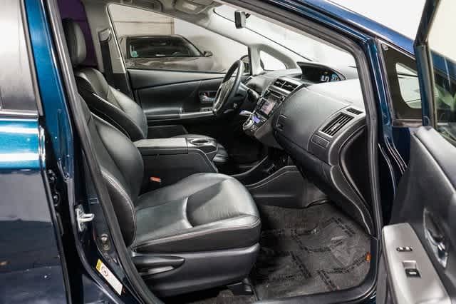 Thumbnail: 2017 Toyota Prius v - 17