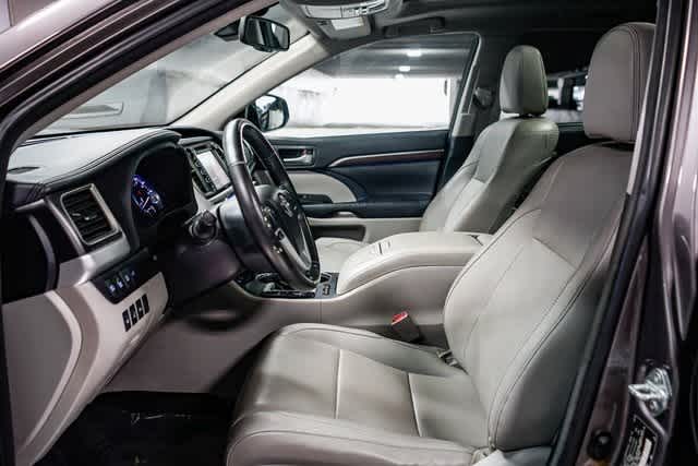 2015 Toyota Highlander Limited Platinum 17
