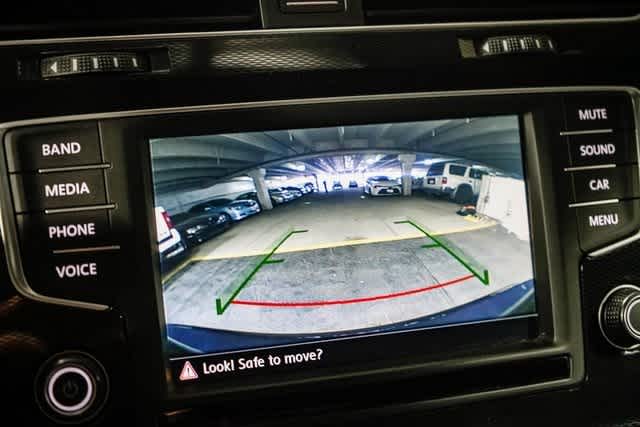 Thumbnail: 2016 Volkswagen Golf - 22