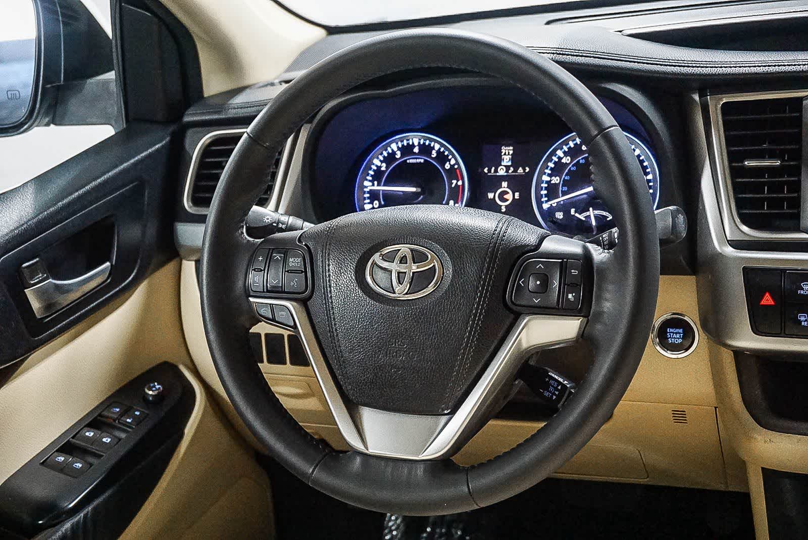 Thumbnail: 2015 Toyota Highlander - 17