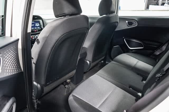 2023 Kia Soul LX 18