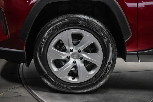 2022 Toyota RAV4 LE 9