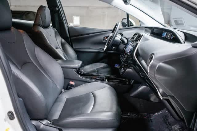 2017 Toyota Prius Four 17