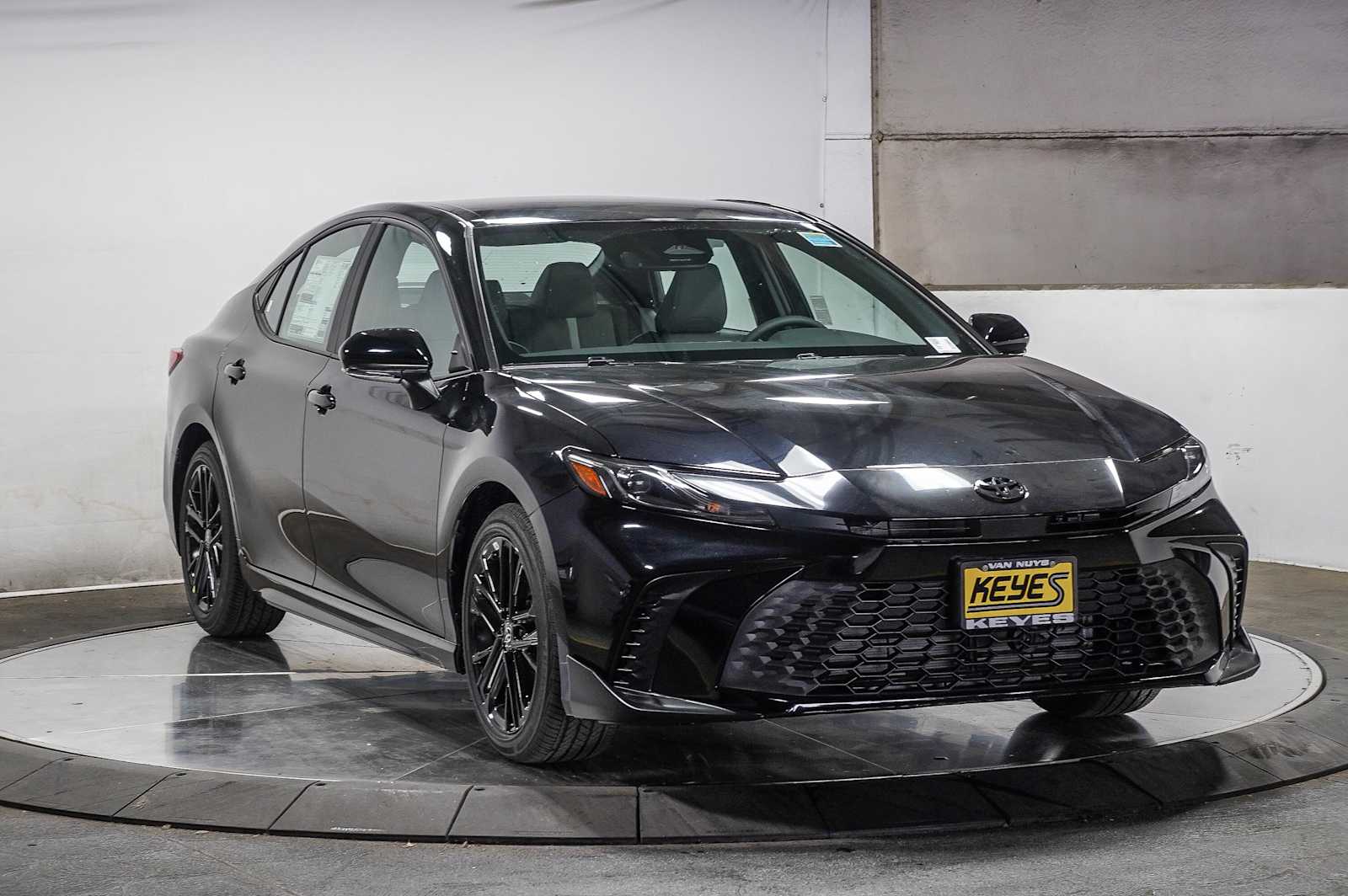 2025 Toyota Camry SE 3