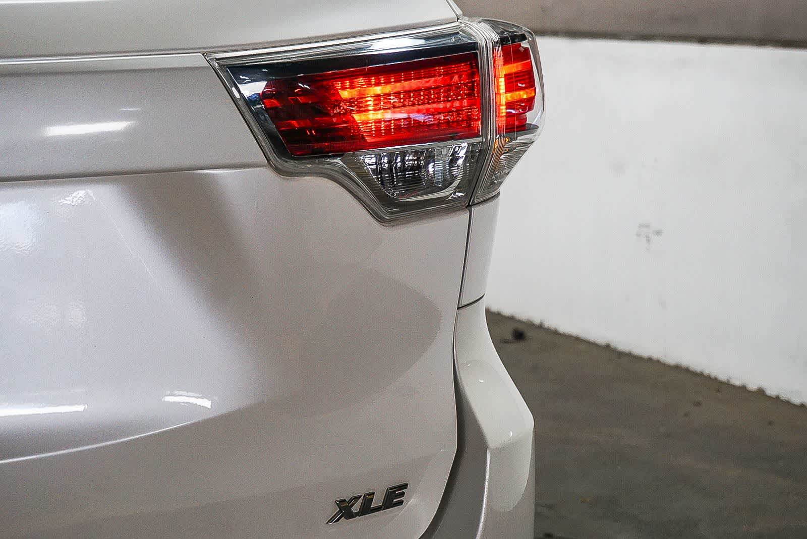 Thumbnail: 2015 Toyota Highlander - 12