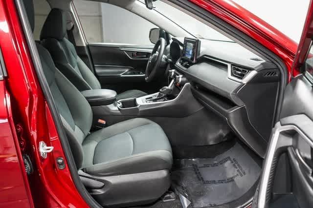 2022 Toyota RAV4 LE 16