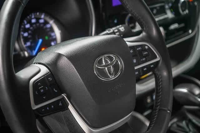 Thumbnail: 2023 Toyota Highlander - 22
