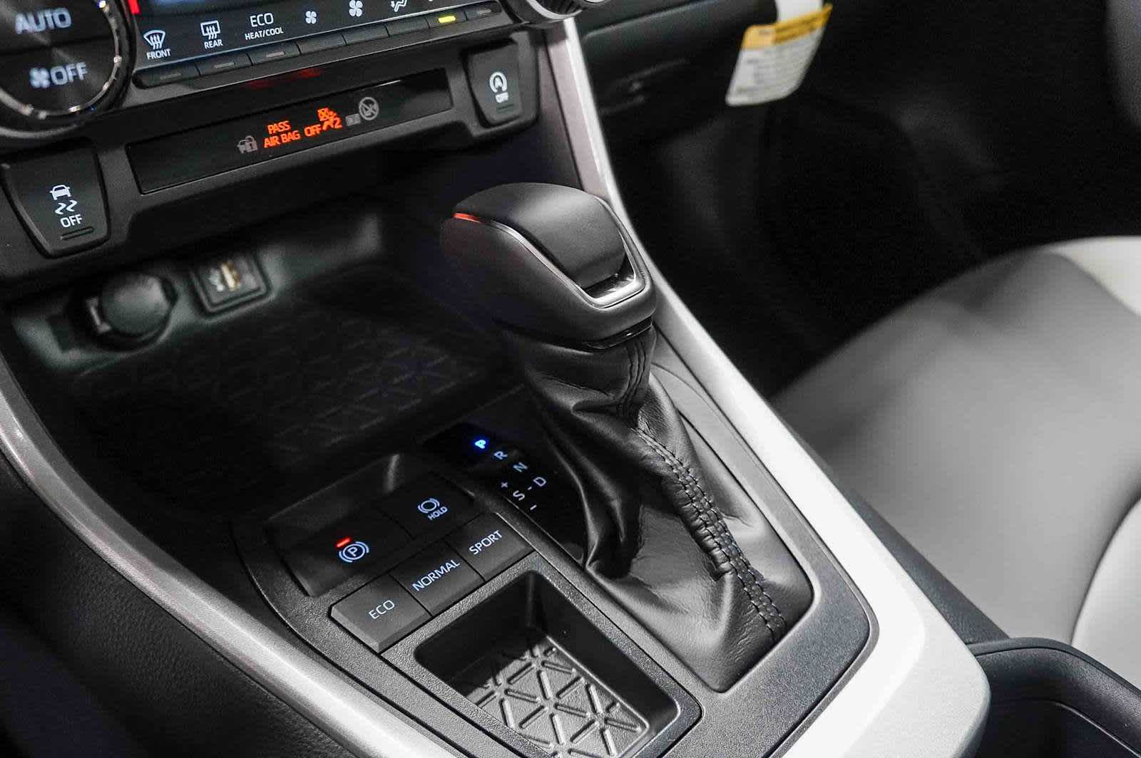 Thumbnail: 2025 Toyota RAV4 - 23